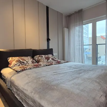 Apartment Luxurious Almond Apartment, Self Check-in 24h, Parking, Air-conditioning Poznan