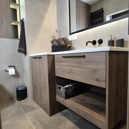 Luxurious Almond Apartment, Self Check-in 24h, Parking, Air-conditioning Apartment Poznan