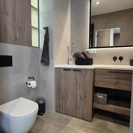 Apartment Luxurious Almond Apartment, Self Check-in 24h, Parking, Air-conditioning