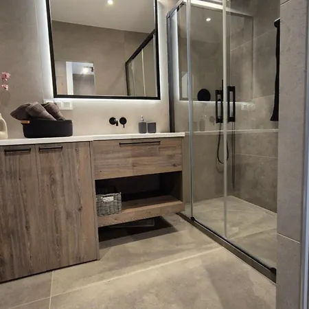Luxurious Almond Apartment, Self Check-in 24h, Free Parking, Air-conditioning דירה