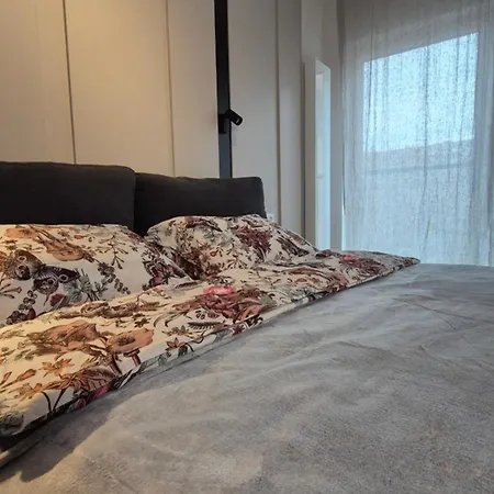 Luxurious Almond Apartment, Self Check-in 24h, Parking, Air-conditioning * Poznan