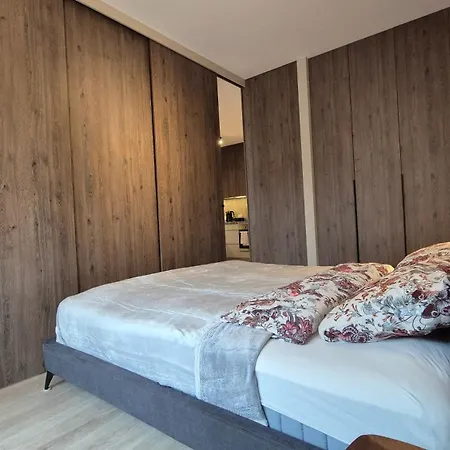 Lejlighed Luxurious Almond Apartment, Self Check-in 24h, Free Parking, Air-conditioning