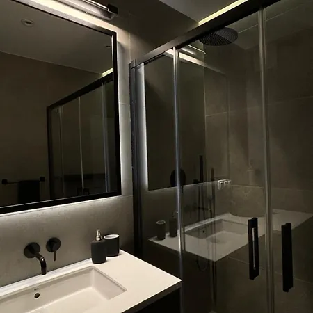 Luxurious Almond Apartment, Self Check-in 24h, Free Parking, Air-conditioning דירה *